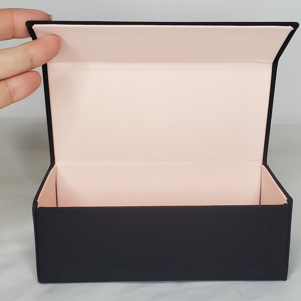 DIOR - Chic And Luxury Black Sunglasses Case With Magnetic Closure. - Picture 5 of 10